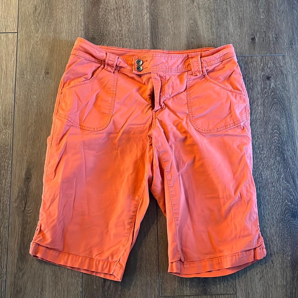 Salmon Knee Length shorts